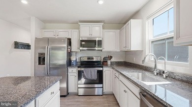 Enjoy easy living in the sought-after Pendleton golf course - photo 14