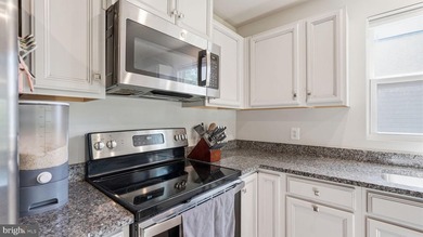 Enjoy easy living in the sought-after Pendleton golf course - photo 15