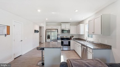 Enjoy easy living in the sought-after Pendleton golf course - photo 20
