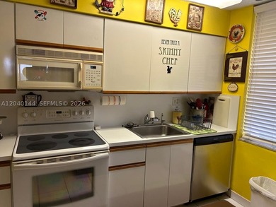 3BED/2BA - CORNER UNIT - FURNISHED - LARGE SCREENED BALCONY WITH - photo 31
