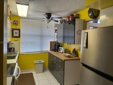 3BED/2BA - CORNER UNIT - FURNISHED - LARGE SCREENED BALCONY WITH - photo 34