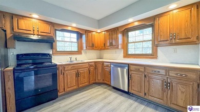 Charming 1945 home with modern updates and move-in ready! This - photo 8