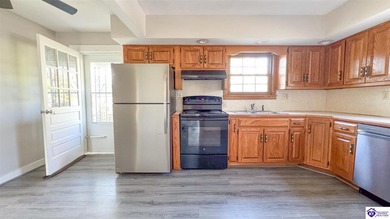 Charming 1945 home with modern updates and move-in ready! This - photo 9