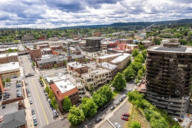 Surround yourself w/ 4,947 sq ft of luxurious downtown living at - photo 50