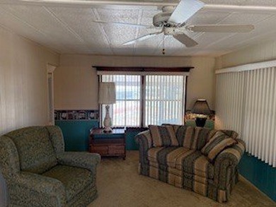 This 1974 RITZ home has 2 Bedrooms and 1.5 Baths and a bonus - photo 2