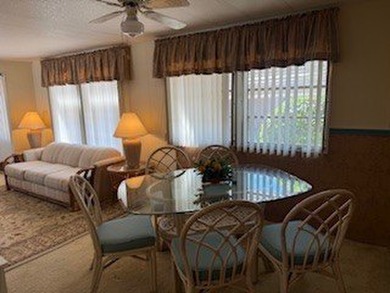 This 1974 RITZ home has 2 Bedrooms and 1.5 Baths and a bonus - photo 3