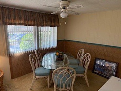 This 1974 RITZ home has 2 Bedrooms and 1.5 Baths and a bonus - photo 6
