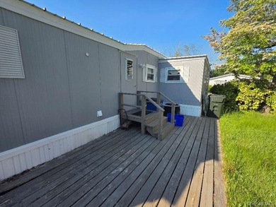 Spacious 3-bedroom, 1.5-bath mobile home filled with charm - photo 4