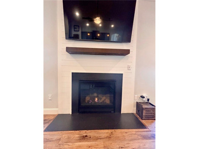 Sellers are offering a 1-year home warranty for added peace of - photo 11