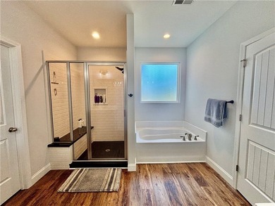 Sellers are offering a 1-year home warranty for added peace of - photo 17