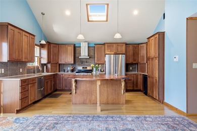 Welcome to this beautifully upgraded and meticulously maintained - photo 9