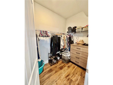 Sellers are offering a 1-year home warranty for added peace of - photo 19