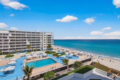 Gorgeous ocean views from this beautifully renovated unit. Walk - photo 2