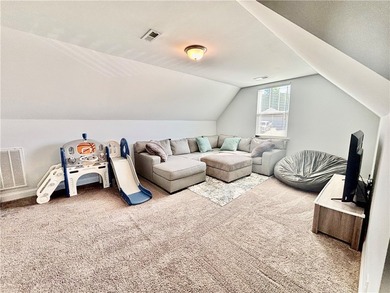 Sellers are offering a 1-year home warranty for added peace of - photo 30