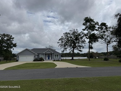 House features a large lot on approximately 30 Acre Lake, Stucco - photo 1