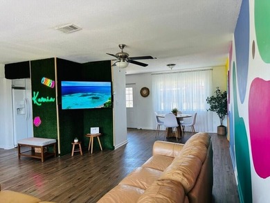 Renovated 3BR/2BA home on a spacious 0.28 acre lot in a quiet - photo 3