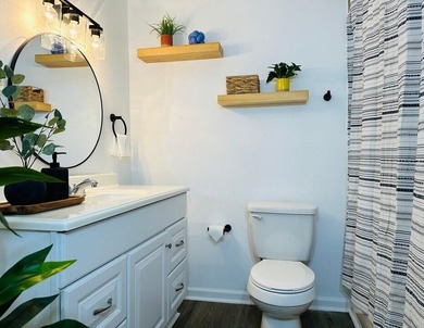 Renovated 3BR/2BA home on a spacious 0.28 acre lot in a quiet - photo 4