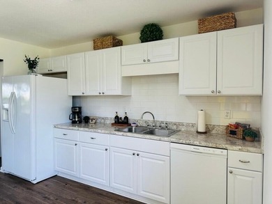 Renovated 3BR/2BA home on a spacious 0.28 acre lot in a quiet - photo 6