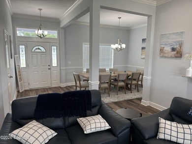 House features a large lot on approximately 30 Acre Lake, Stucco - photo 7