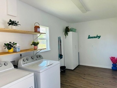 Renovated 3BR/2BA home on a spacious 0.28 acre lot in a quiet - photo 7
