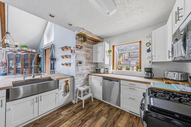 Beautiful lakefront home on Lake Laura in Canadian Lakes! This - photo 10