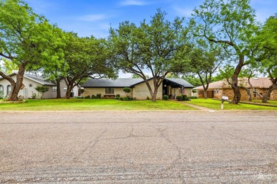 Welcome home to this spacious 3-bedroom, 2-bathroom residence - photo 2