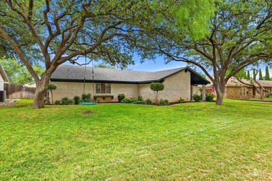 Welcome home to this spacious 3-bedroom, 2-bathroom residence - photo 3