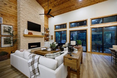 WELL APPOINTED, PROFESSIONAL DESIGNED, CUSTOM BUILT HOME ON THE - photo 9