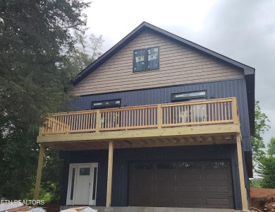 Lake Home For Sale in Speedwell, Tennessee