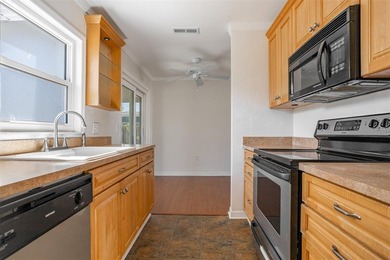 Under contract-accepting backup offers. Cozy and move-in ready - photo 8