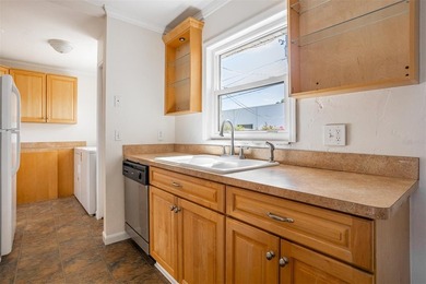 Under contract-accepting backup offers. Cozy and move-in ready - photo 9
