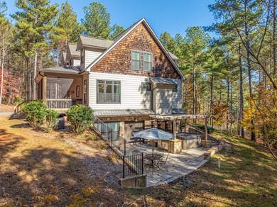 Stunning Craftsman Farmhouse in the Gated Community of Thirteen - photo 12