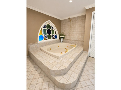 Welcome to luxury living at its finest. This stunning 5-bedroom - photo 14