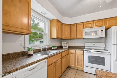 Welcome to this charming Canterbury model located in the - photo 18