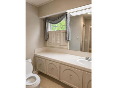 Welcome to luxury living at its finest. This stunning 5-bedroom - photo 19