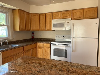 Welcome to this charming Canterbury model located in the - photo 21