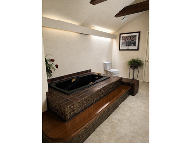 Welcome to luxury living at its finest. This stunning 5-bedroom - photo 22