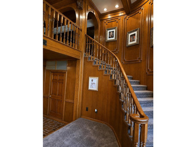 Welcome to luxury living at its finest. This stunning 5-bedroom - photo 25