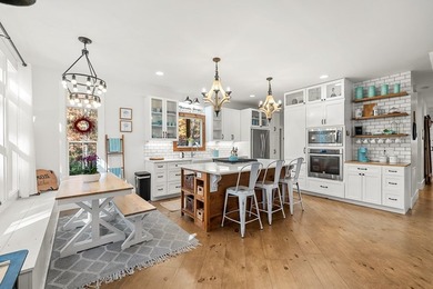 Stunning Craftsman Farmhouse in the Gated Community of Thirteen - photo 32