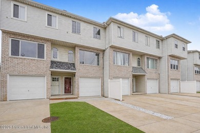 Fully Renovated Townhouse Near Forest Ave - Building size 14x42 - photo 2