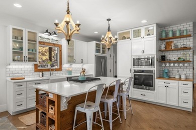 Stunning Craftsman Farmhouse in the Gated Community of Thirteen - photo 35