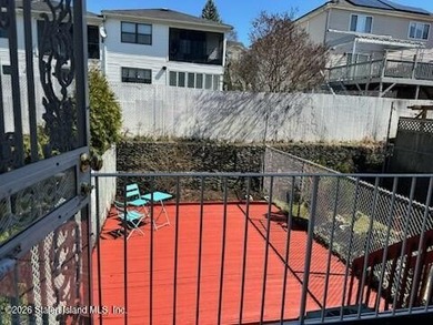 Desirable Willowbrook, large townhouse, 3 bedrooms, 4 baths. MBR - photo 2