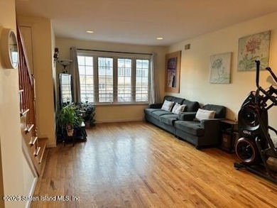 Desirable Willowbrook, large townhouse, 3 bedrooms, 4 baths. MBR - photo 6