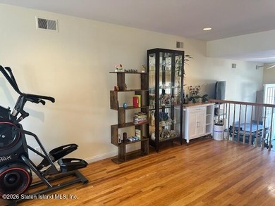Desirable Willowbrook, large townhouse, 3 bedrooms, 4 baths. MBR - photo 7