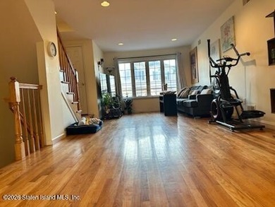 Desirable Willowbrook, large townhouse, 3 bedrooms, 4 baths. MBR - photo 10