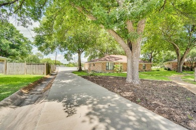 This 3 bedroom, 2 full bath home has so much to offer in an - photo 4