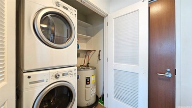 FRONT ROW value in Our Kaka'ako/SALT! Move-in ready 1BD/1BA/1PK - photo 9