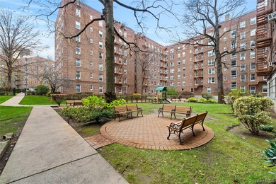 Are you searching to buy a 1-bed in Forest Hills doorman