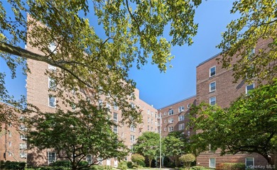Are you searching to buy a 1-bed in Forest Hills doorman
