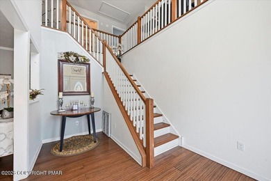 Welcome to this beautifully maintained split-level home offering - photo 42